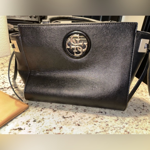 Guess purse - Picture 2 of 2